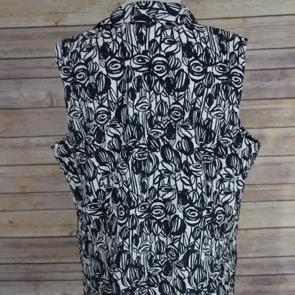 EMMA JAMES Navy and White Floral Sleeveless Top - Picture 6 of 8